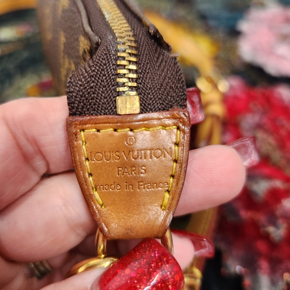 Louis Vuitton Pochette - Picture 9 of 14